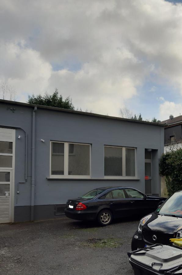 Modern Und Ruhig In Wuppertal Mit Heimkino-Beamer! Top Ausstattung Und Privatparkplatz An Der Unterkunft Esterno foto
